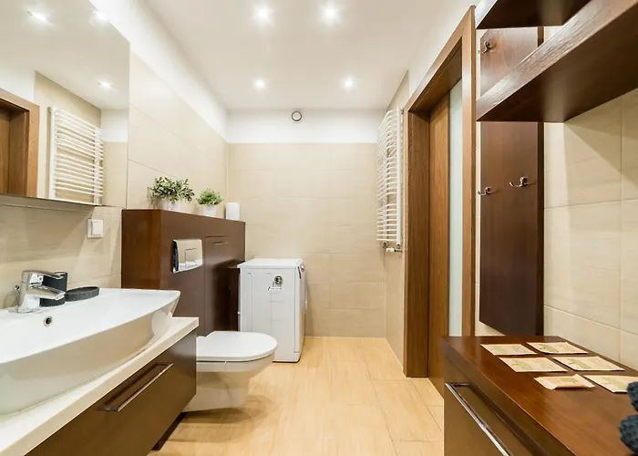 Old Town - 57m2, Balcony - By Rentujemy Apartmán